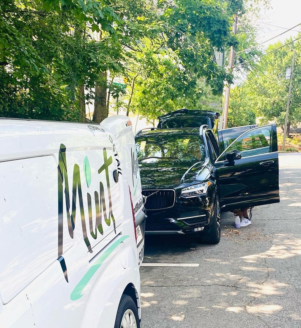 Volvo XC90, driveway detail